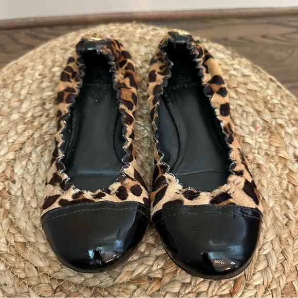 Tory Burch Abbey Leopard Print Calf Hair Patent Cap Toe Ballet Flats Size 7 M - Picture 1 of 15